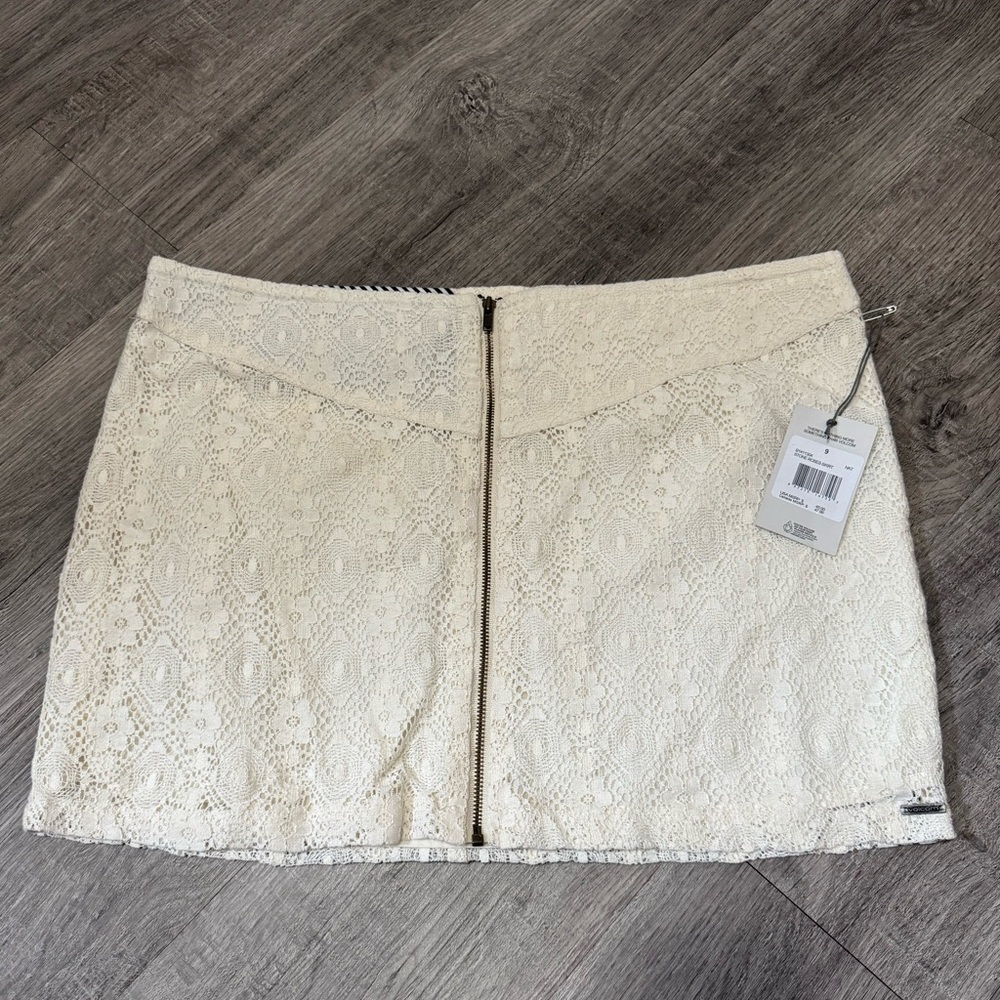 VOLCOM stone roses skirt . NWT